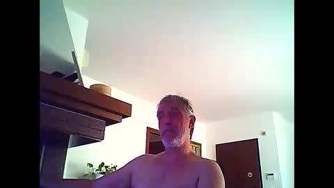 Snapshot of willfire71 chatting on May 16, 6:21 am Willfire71 online show from May 16, 6:21 am