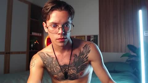 Snapshot of william_henry_a chatting on March 31, 12:38 pm William online show from March 31, 12:38 pm