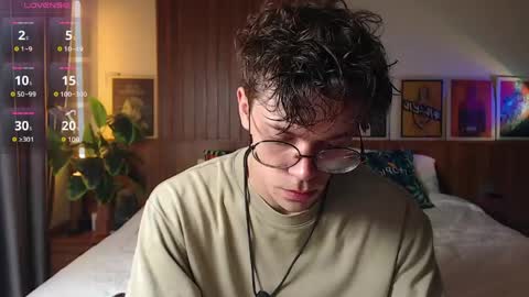Snapshot of william_henry_a chatting on June 5, 10:32 am William online show from June 5, 10:32 am