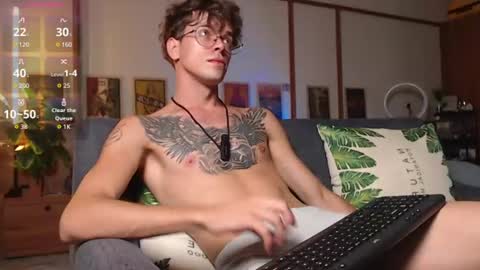 Snapshot of william_henry_a chatting on July 25, 8:45 am William online show from July 25, 8:45 am