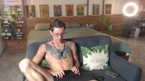 Snapshot of william_henry_a chatting on July 31, 4:23 am William online show from July 31, 4:23 am
