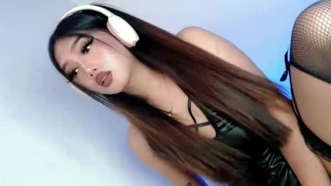 Snapshot of willing_and_wet chatting on November 25, 2:06 pm LE XI online show from November 25, 2:06 pm