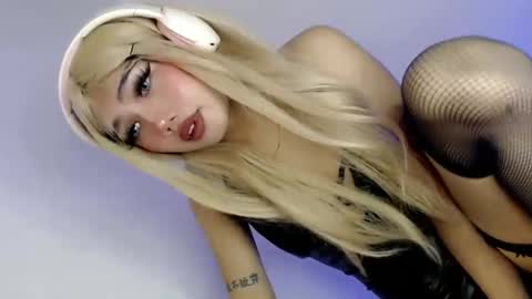 Snapshot of willing_and_wet chatting on November 28, 3:47 pm LE XI online show from November 28, 3:47 pm