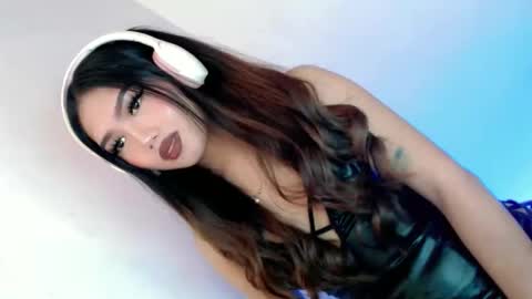 Snapshot of willing_and_wet chatting on December 4, 2:37 pm LE XI online show from December 4, 2:37 pm