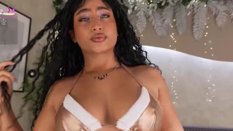 Snapshot of willow_hendrix chatting on December 18, 11:49 am Ms Willow online show from December 18, 11:49 am