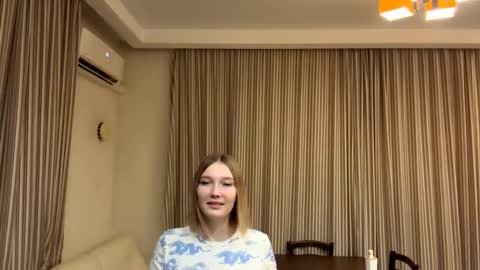 Snapshot of willowmucci chatting on October 11, 11:31 am Nia online show from October 11, 11:31 am