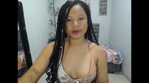 Snapshot of willowsweett chatting on April 7, 11:21 am WIllow online show from April 7, 11:21 am