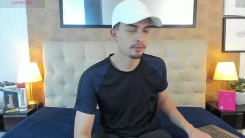 Snapshot of willy_diamond chatting on June 6, 7:07 pm Willy Diamond online show from June 6, 7:07 pm