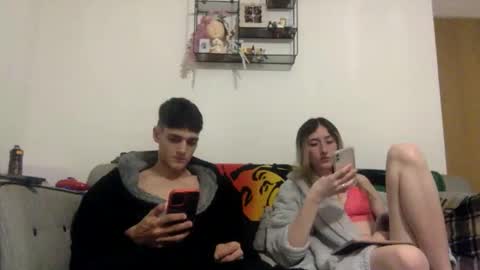 Snapshot of willy_est_95 chatting on April 23, 12:12 am willy_est_95 online show from April 23, 12:12 am