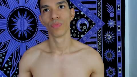 willy_veins online show from January 1, 1:59 pm