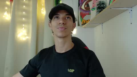 Snapshot of willy_veins chatting on January 9, 5:48 pm willy_veins online show from January 9, 5:48 pm