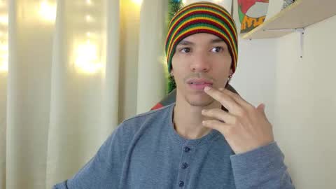 Snapshot of willy_veins chatting on January 10, 12:07 pm willy_veins online show from January 10, 12:07 pm