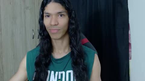 Snapshot of willy_veins chatting on February 6, 10:51 am willy_veins online show from February 6, 10:51 am