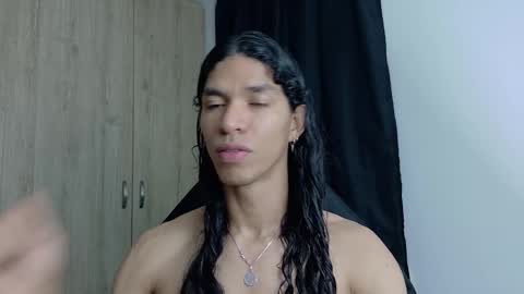 Snapshot of willy_veins chatting on February 8, 9:56 am willy_veins online show from February 8, 9:56 am