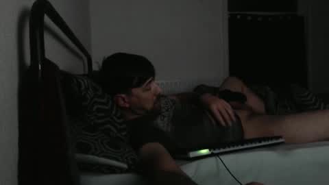 Snapshot of willybewildstone chatting on November 8, 2:34 am willybewildstone online show from November 8, 2:34 am