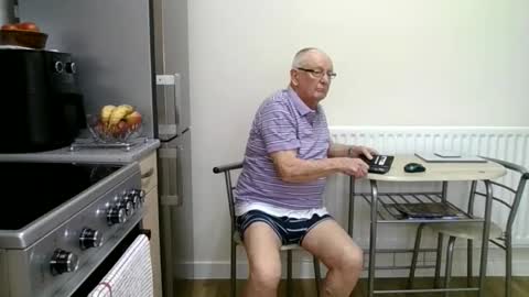 Snapshot of windy19391a chatting on February 10, 11:25 am windy19391a online show from February 10, 11:25 am