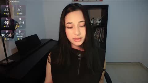 Snapshot of windy_butterfly chatting on October 2, 5:20 pm Sara online show from October 2, 5:20 pm