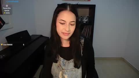 Snapshot of windy_butterfly chatting on October 13, 6:19 pm Sara online show from October 13, 6:19 pm