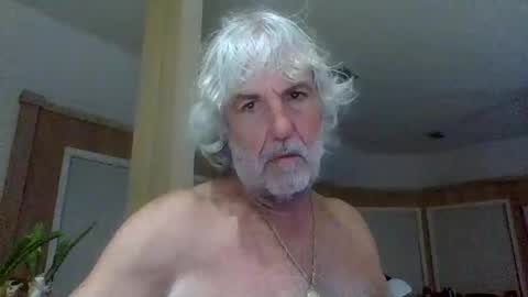 Snapshot of winedog2020 chatting on February 19, 4:52 am Gundja Man online show from February 19, 4:52 am