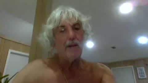 Snapshot of winedog2020 chatting on February 20, 1:35 am Gundja Man online show from February 20, 1:35 am