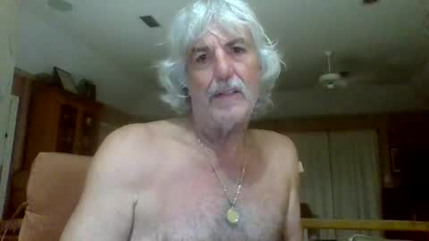 Snapshot of winedog2020 chatting on February 21, 9:10 am Gundja Man online show from February 21, 9:10 am