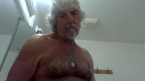 Snapshot of winedog2020 chatting on June 15, 1:08 am Gundja Man online show from June 15, 1:08 am
