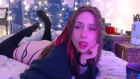 Snapshot of wingardiumleveveosa chatting on December 16, 2:36 am Eevie online show from December 16, 2:36 am