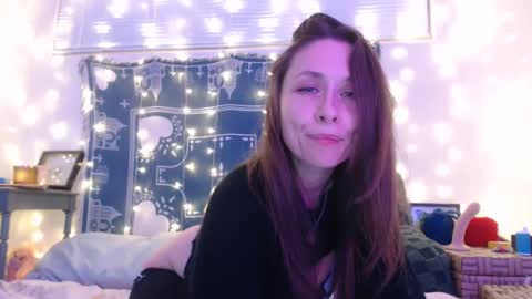 Snapshot of wingardiumleveveosa chatting on December 20, 1:58 am Eevie online show from December 20, 1:58 am