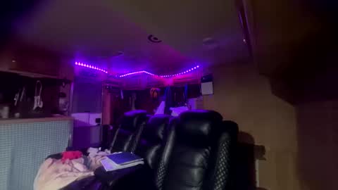 Snapshot of wingnuttowerguy chatting on April 8, 10:48 am wingnuttowerguy online show from April 8, 10:48 am