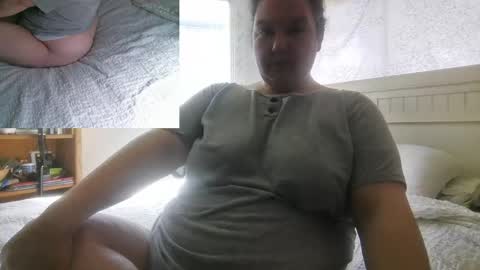 Snapshot of winnieatplay chatting on April 19, 4:28 pm Winnie online show from April 19, 4:28 pm