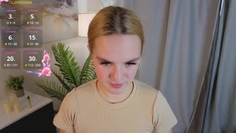 Heeeey im Lina online show from April 21, 3:35 am