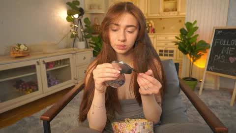 Lillian online show from April 29, 3:21 am