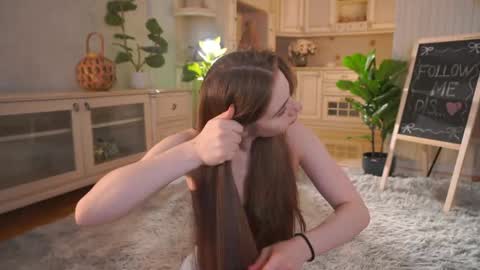 Lillian online show from June 3, 3:20 am