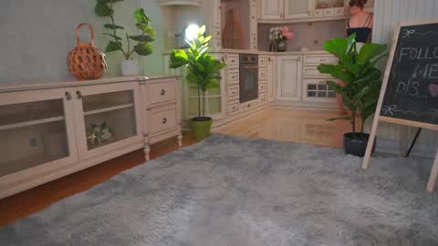 Lillian online show from June 5, 3:46 am