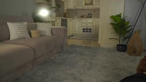 Lillian online show from June 19, 3:00 am