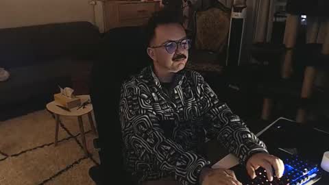 cream36 online show from November 5, 9:48 pm