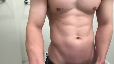 Snapshot of winsome_naked_gentleman chatting on December 13, 2:21 am WInsome online show from December 13, 2:21 am