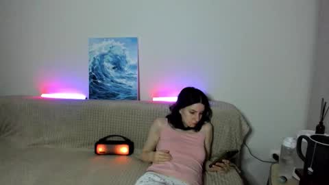 Snapshot of winter_moonl chatting on December 1, 2:11 pm Vika online show from December 1, 2:11 pm