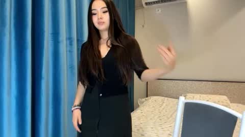 Amina online show from December 3, 6:50 pm