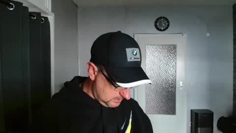 Snapshot of wirzwei8883 chatting on April 20, 2:09 pm Dirty online show from April 20, 2:09 pm