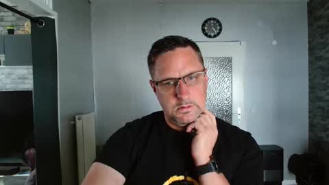 Snapshot of wirzwei8883 chatting on May 3, 2:23 pm Dirty online show from May 3, 2:23 pm
