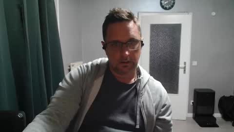 Snapshot of wirzwei8883 chatting on June 2, 6:10 pm Dirty online show from June 2, 6:10 pm