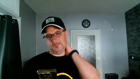 Snapshot of wirzwei8883 chatting on June 14, 10:28 am Dirty online show from June 14, 10:28 am