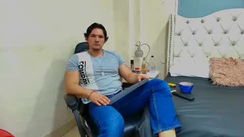 Snapshot of wiston_cox chatting on February 13, 1:51 pm Wiston online show from February 13, 1:51 pm