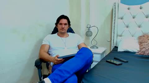 Snapshot of wiston_cox chatting on February 20, 1:11 pm Wiston online show from February 20, 1:11 pm