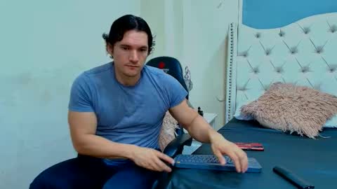 Snapshot of wiston_cox chatting on February 24, 12:47 pm Wiston online show from February 24, 12:47 pm