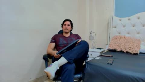 Snapshot of wiston_cox chatting on February 27, 1:33 pm Wiston online show from February 27, 1:33 pm