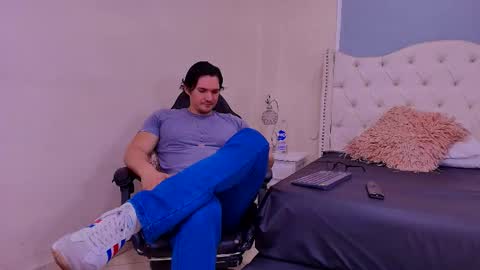 Snapshot of wiston_cox chatting on March 20, 2:11 pm Wiston online show from March 20, 2:11 pm