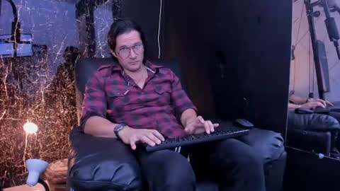 Snapshot of wiston_cox chatting on July 17, 1:07 pm Wiston online show from July 17, 1:07 pm