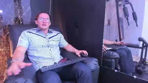 Snapshot of wiston_cox chatting on July 22, 1:14 pm Wiston online show from July 22, 1:14 pm